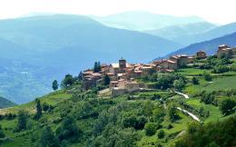 Explore Spanish Pyrenees: Self-Guided Hike (1)