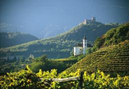 Alpine Splendor: Trekking from Meran to Lake Garda's Beauty (21)