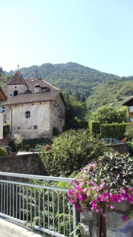 Alpine Splendor: Trekking from Meran to Lake Garda's Beauty (2)